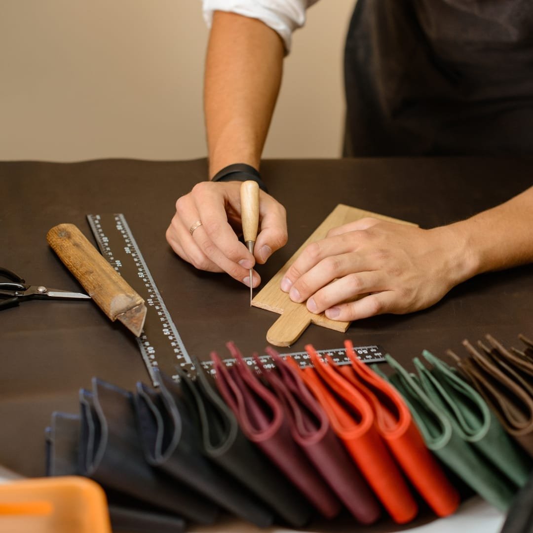 Atelier cuir sellier Lexcia Epoye Atelier cuir sellier Lexcia Epoye