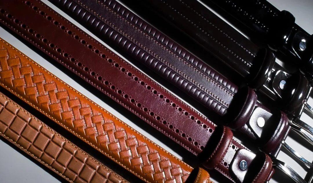 Pourquoi choisir une ceinture en cuir artisanale plutôt qu&rsquo;un modèle industriel ?